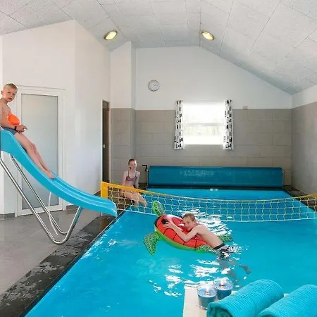 Sleeps 22 Pool Wifi